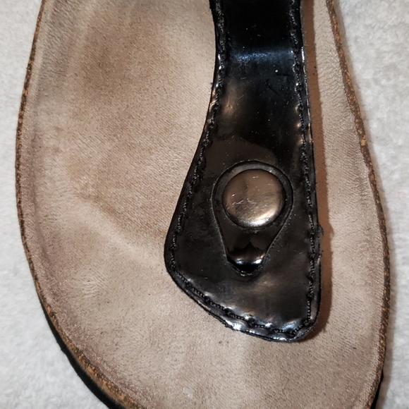 GH Bass & Co black patent thong sandals, 7 - Picture 5 of 8